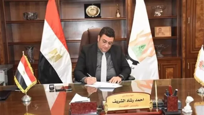 جهاز القاهرة الجديدة يطلق حملة مكثفة لصيانة محاور التجمع