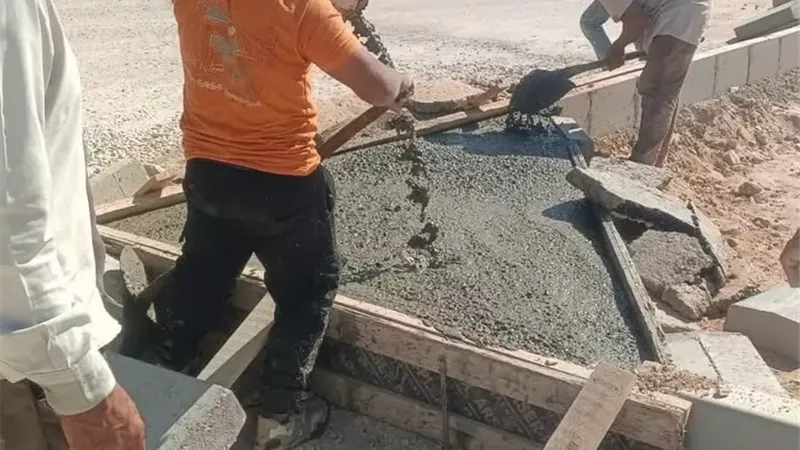 جهاز القاهرة الجديدة يرفع كفاءة الطرق في بيت الوطن