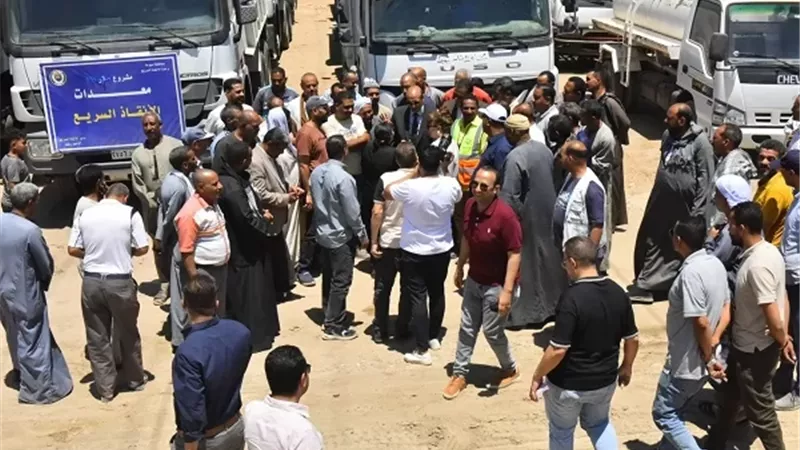 محافظ أسيوط يتفقد اصطفاف معدات المحافظة للتأكد من جاهزيتها