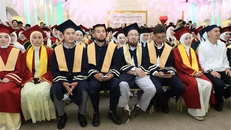 «نور-مبارك»تحتفل بتخريج دفعة جديدة من طلابها للعام ٢٠٢٥/ ٢٠٢٦م