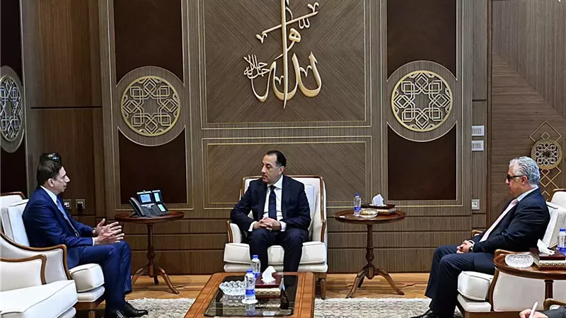 رئيس موانئ دبي يؤكد تطلعه لزيادة الاستثمارات باقتصادية قناة السويس