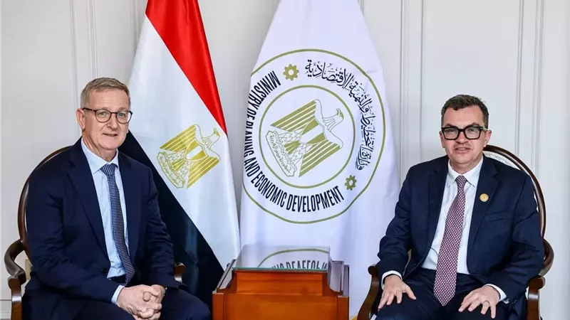 وزيرالتخطيط يبحث مع سفير أيرلندا تعزيز التعاون في الاقتصاد الأخضر