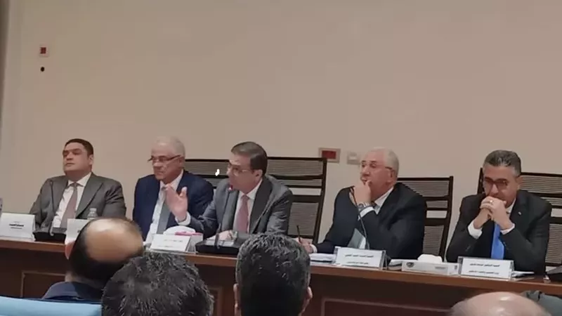 الحكومة تعزز توافر الأسمدة.. و300 ألف طن مخزون بالجمعيات الزراعية