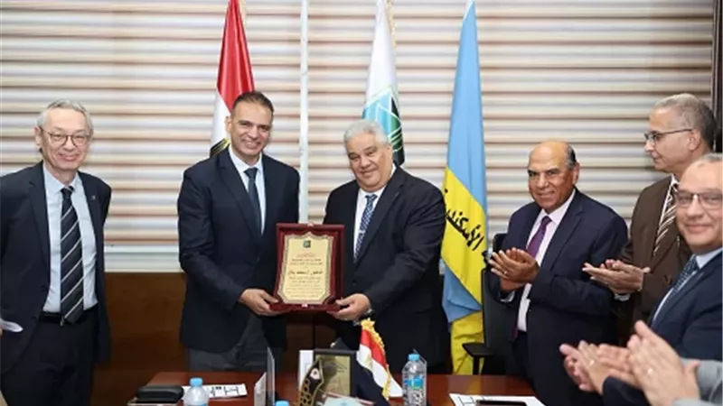 بلال يشارك في اجتماع مجلس التكنولوجية تمهيدًا لإطلاق جامعة الطفل
