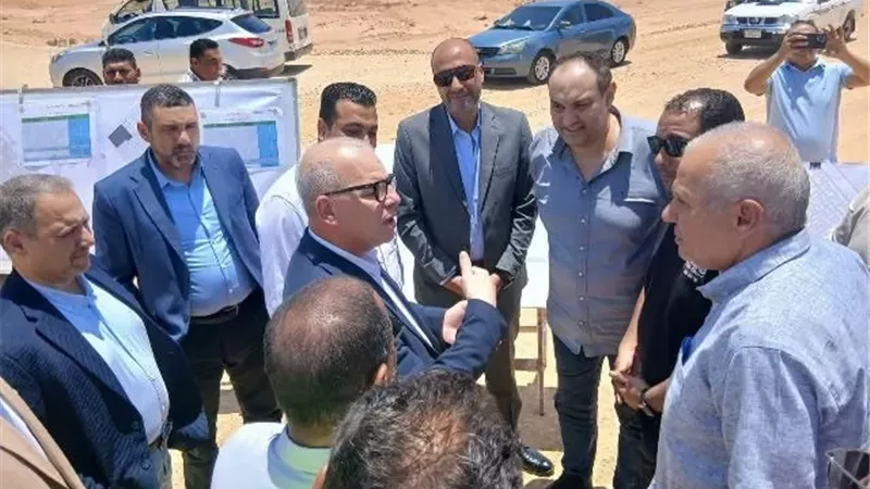 قرارات إيجابية من قيادة هيئة المجتمعات لأراضى التقنين فى الشروق.. صور