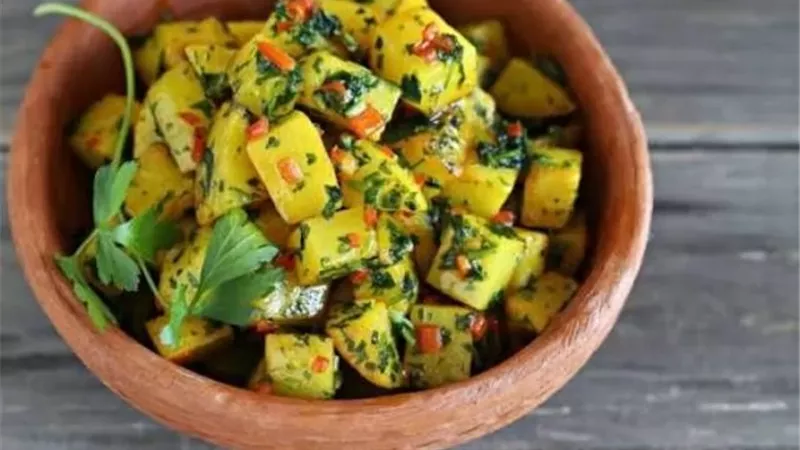 بمكونات بسيطة.. حضري ألذ سلطة بطاطس مقلية