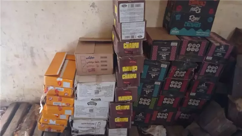 ضبط سلع غذائية فاسدة ومشروبات طاقة مقلدة بالإسماعيلية
