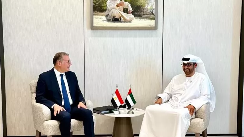 وزير البترول يبحث مع وزير الصناعة الإماراتي زيادة استثمارات أدنوك