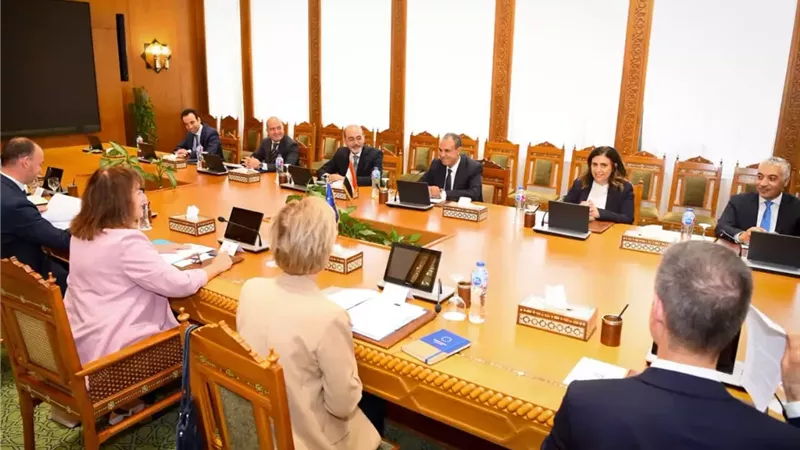 وزير الخارجية يُجري مشاورات سياسية مع المفوضة الأوروبية للمتوسط