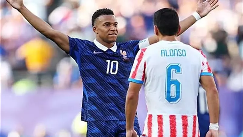 مبابي بعد الفوز علي باراجواي: لا مانع من تلطيخ أيدينا بالوحل