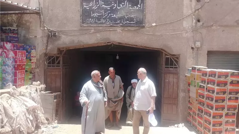 محافظ أسيوط: متابعة ميدانية مفاجئة للجمعية الزراعية بالمطيعة
