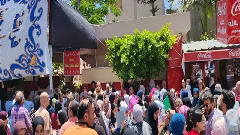 تفاؤل وفرحة طلاب الثانوية العامة بالدقهلية عقب امتحان الانجليزي