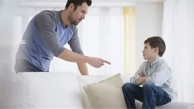 أخطاء يقع فيها الآباء عند العقاب.. تجنبها لتحافظ على ثقة طفلك