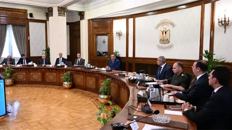 رئيس الوزراء يتابع الموقف التنفيذي لعدد من المشروعات بقطاع الاتصالات