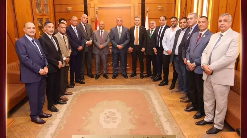 عبدالحليم علام يبحث بروتوكول تعاون مع أطباء الأسنان لإعادة خدمات العلاج للمحامين