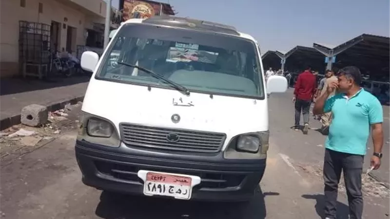 جهاز العاشر يتخذ إجراءات حاسمة لضبط منظومة المواصلات بالمدينة.. صور