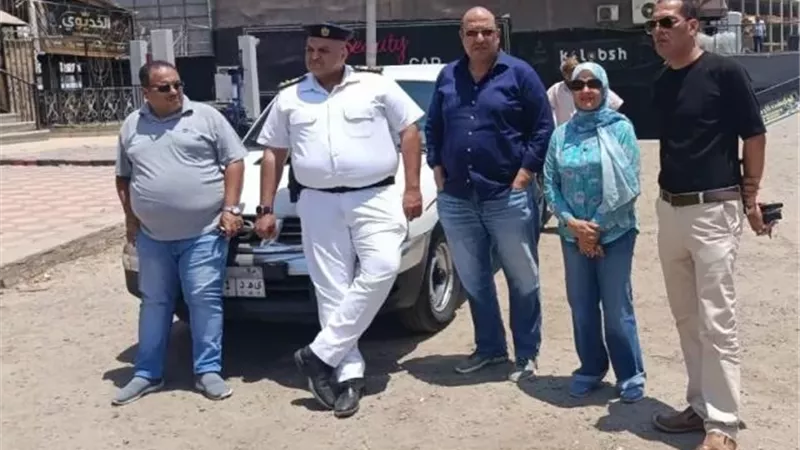 جهاز 15 مايو يزيل تعديات على أراضى الدولة وزراعة مخالفة بالمدينة.. صور