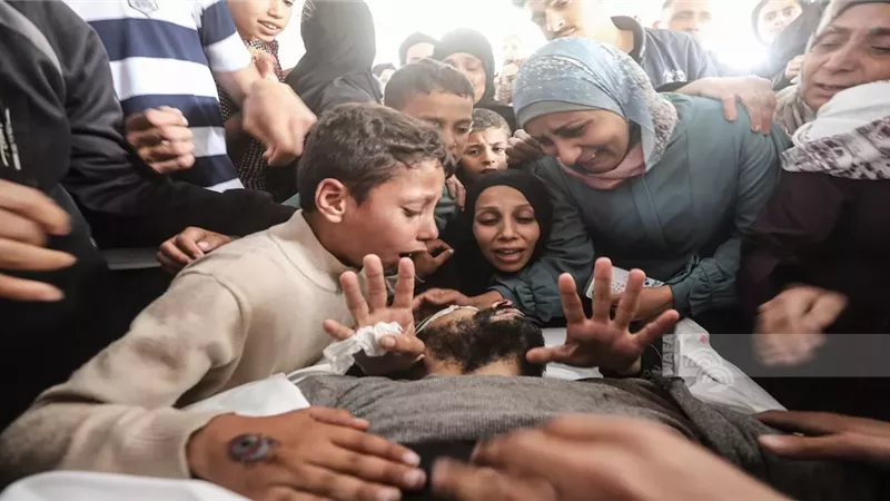 استشهاد طفل وإصابة اثنين آخرين برصاص الاحتلال شمال القدس