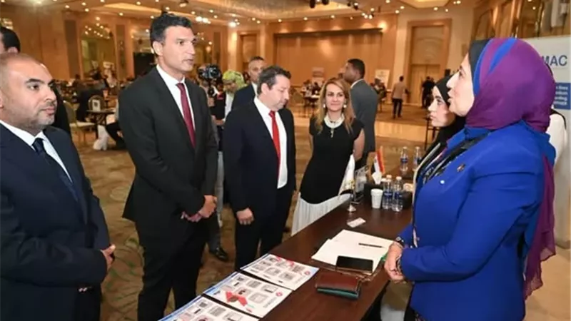 وزير الصناعة يفتتح الدورة الثالثة من معرض بعثة المشترين