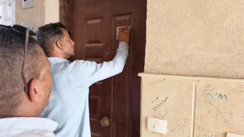 سحب وإنذارات.. تفاصيل حملة التفتيش على شقق الإسكان بالعبور .. صور