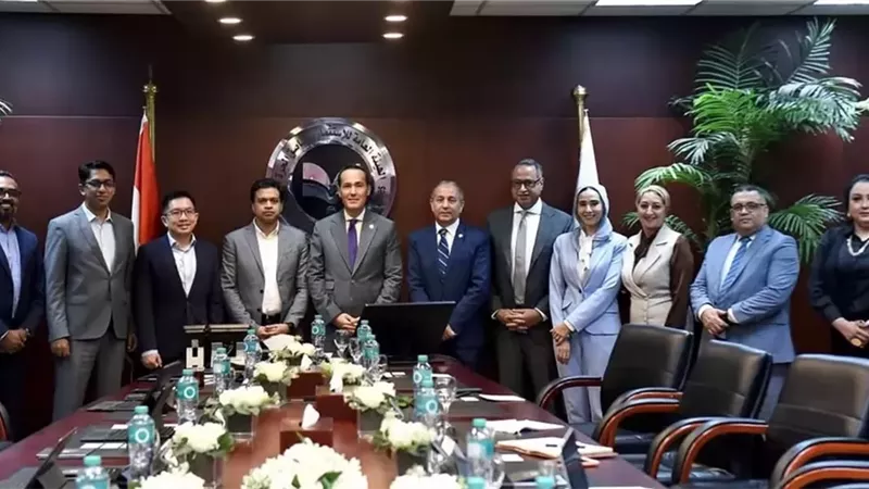 هيئة الاستثمار تبحث تعزيز التعاون وجذب الاستثمارات السنغافورية