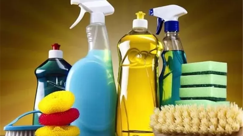 لا تخلط منظفات الكلور مع الأحماض أو الأمونيا .. خبير يوضح المخاطر