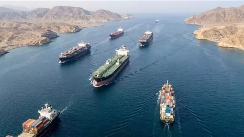 4 ناقلات نفط وغاز تتراجع عن عبور مضيق هرمز
