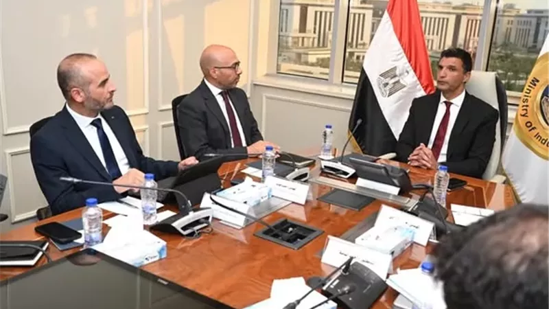 وزير الصناعة يبحث مع ABB مصر خطط التوسع والمشاركة في المشروعات القومية