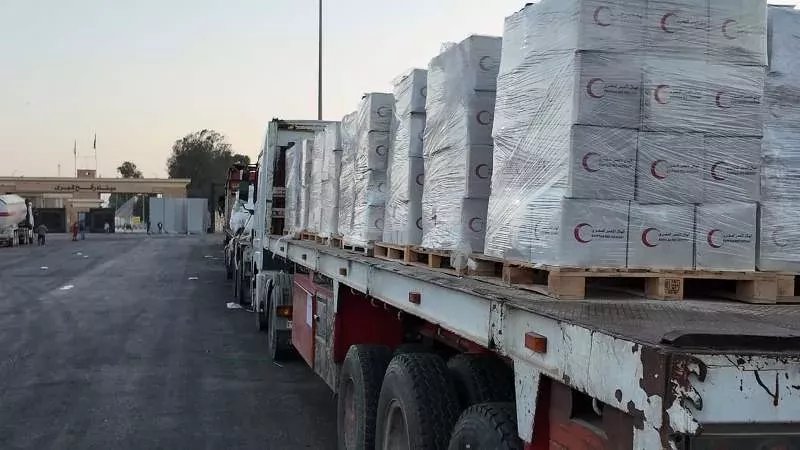 قافلة زاد العزة الـ230 تدخل إلى قطاع غزة