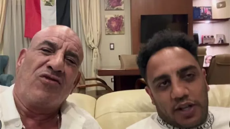 محمد لطفى يدعم المنتخب الوطني ويروج لـ 