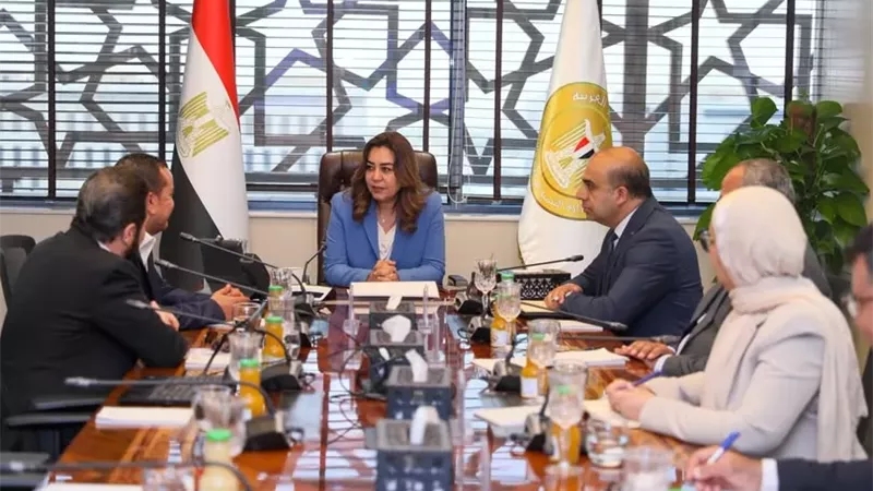منال عوض: إنشاء منظومة وطنية للإدارة الآمنة للمخلفات الدوائية