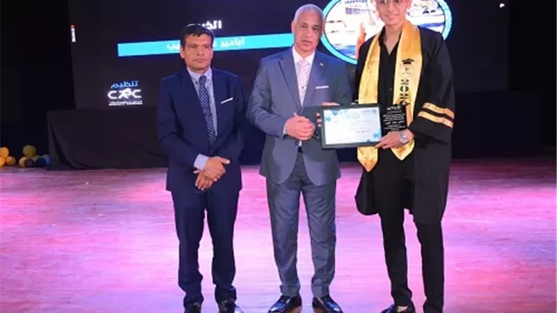 جامعة أسيوط التكنولوجية الدولية تحتفي بتخريج الدفعة الثانية