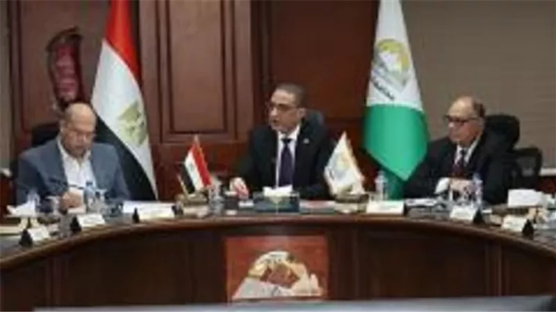 محافظ الجيزة يناقش احتياجات أهالي منشأة القناطر وأوسيم والوراق
