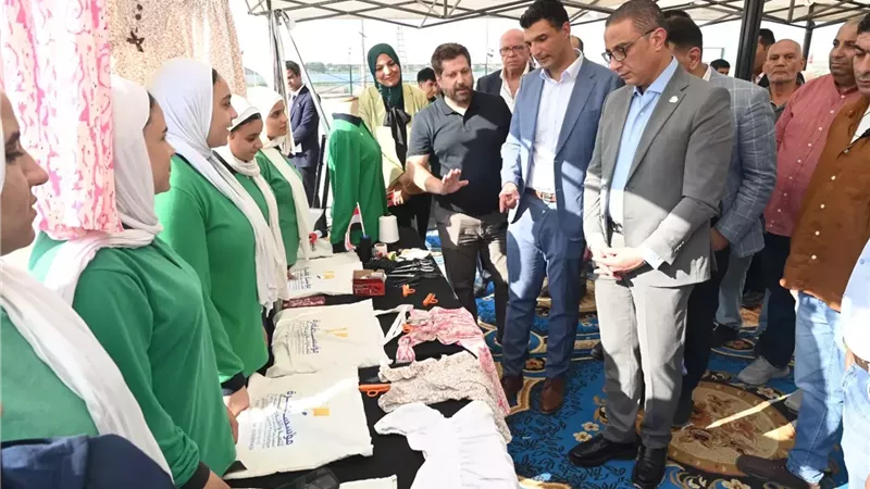 وزير الصناعة يتفقد مصنع شركة النصر للمسبوكات بالجيزة ..صور