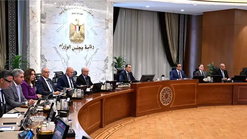 وزير الكهرباء يستعرض القدرات الحالية والمُخططة من الطاقات المتجددة