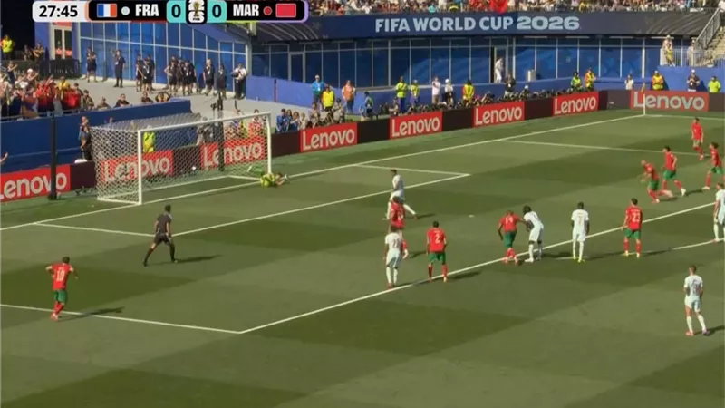 المغرب ضد فرنسا .. ياسين بونو يتصدى لركلة جزاء من مبابى