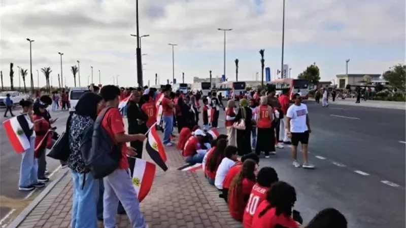 توافد الجماهير على مطار العلمين لاستقبال بعثة منتخب مصر بعد العودة من كأس العالم 2026