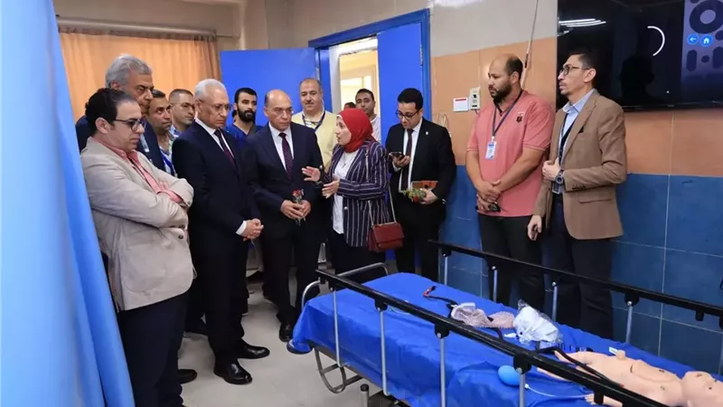 رئيس جامعة المنيا يفتتح معمل مهارات طب الأطفال