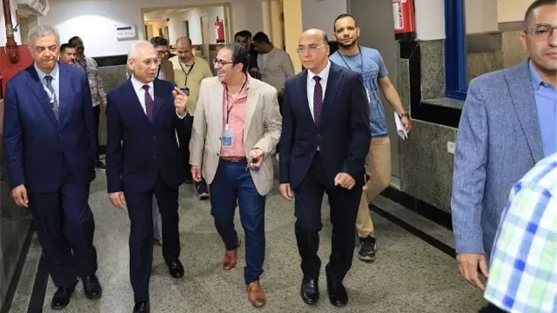 رئيس جامعة المنيا يفتتح السكن الفندقى للأطباء بطاقة ٨٤ سرير