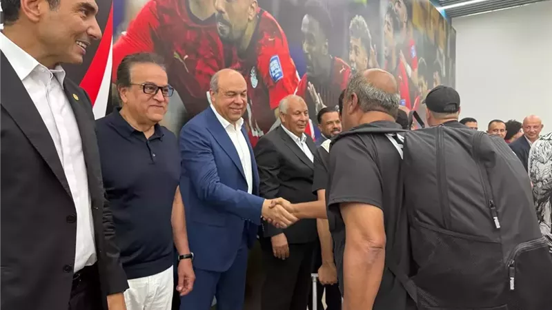 3 وزراء استقبلوا بعثة المنتخب الوطني في مطار العلمين..صور وتفاصيل