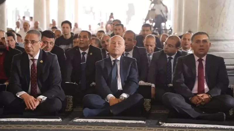 محافظ القليوبية يشارك في صلاة الجمعة بمسجد عمرو بن العاص بالقاهرة