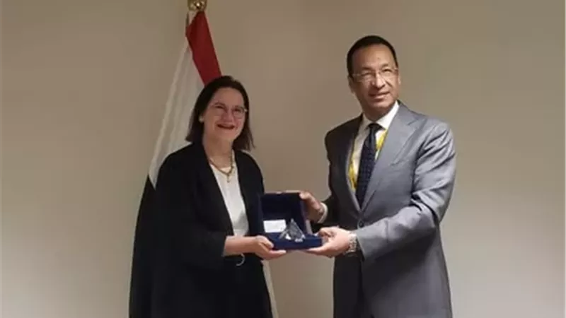 وزير الاتصالات يبحث توظيف تقنيات الذكاء الاصطناعي في تطوير الخدمات الحكومية