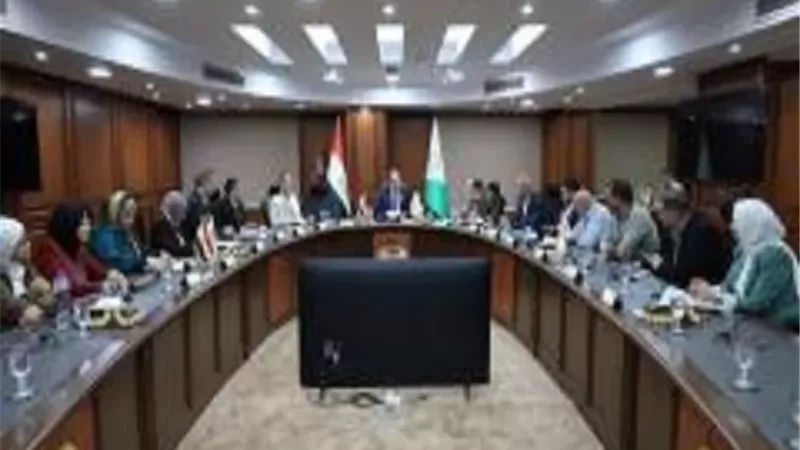 محافظ الجيزة يتابع إجراءات توفيق أوضاع الكيانات التعليمية