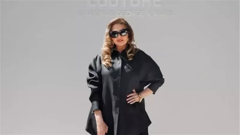 يسرا تتألق في أسبوع الموضة بباريس بإطلالة أنيقة