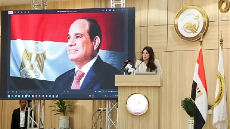 وزيرة الإسكان تسلم عقود توفيق أوضاع الأراضي المضافة بمدينتي العبو