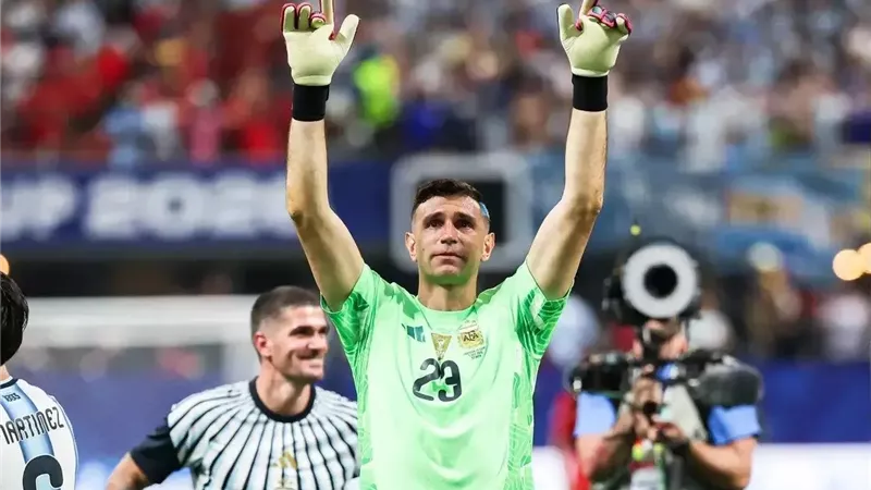 إيميليانو مارتينيز : شعرت بالعجز التام بعد هدف مصر الثانى