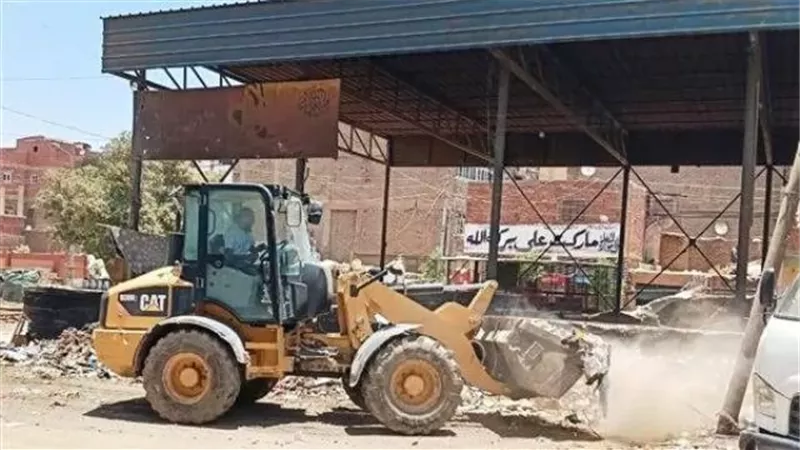 رفع 288 طن مخلفات بنطاق أحياء شرق والمحمودية بمدينة أسوان