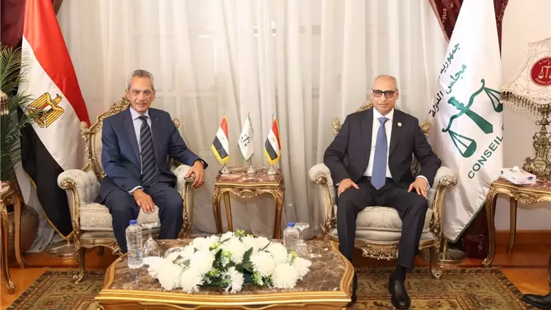 وزير شئون المجالس النيابية يلتقي رئيس مجلس الدولة لتهنئته بمناسبة توليه مهام منصبه
