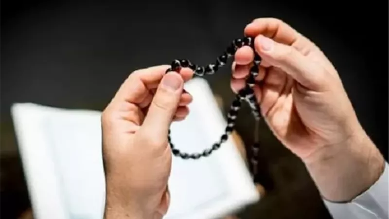 معقبات الصلاة.. أذكار تمنح القلب الطمأنينة