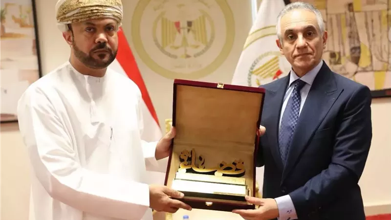 وزير العدل يستقبل وفداً قضائياً من سلطنة عُمان لبحث تبادل الخبرات